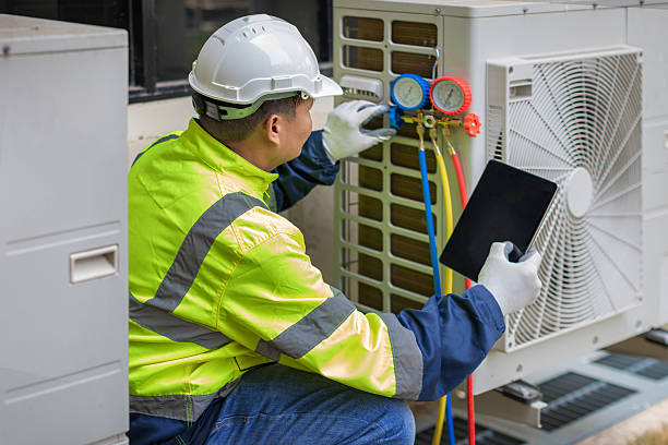 Professional Hvac technician working in Fruitland, IA